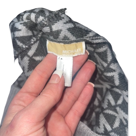 MICHAEL KORS Gray Signature MK Beanie NWT - Picture 5 of 6